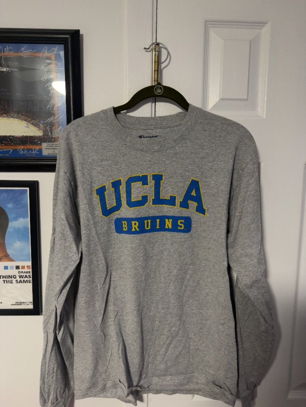 UCLA Bruins Champion Long Sleeve T-Shirt USED Mens Medium